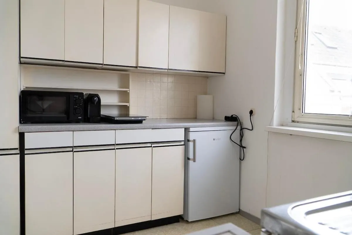 10 Minutes To City Centre And Next To Wien Hbf And Easy From Airport 0*, Bécs