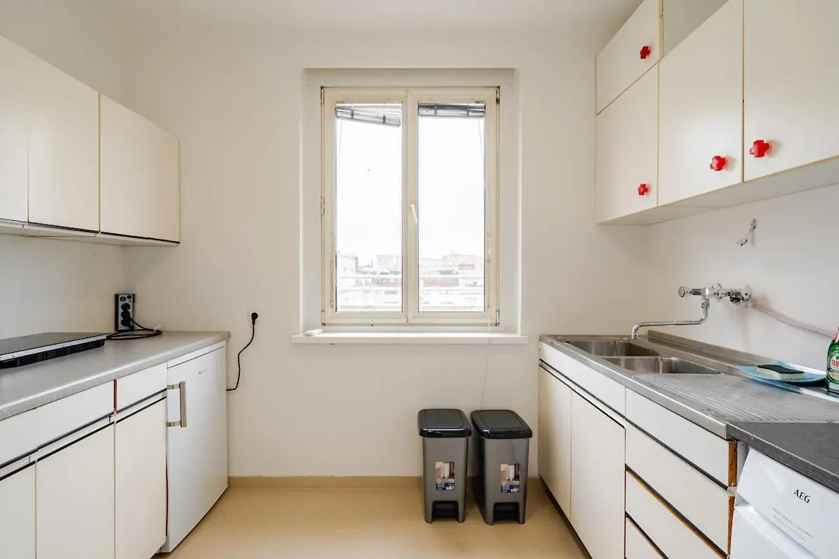 Lejlighed 10 Minutes To City Centre And Next To Wien Hbf And Easy From Airport