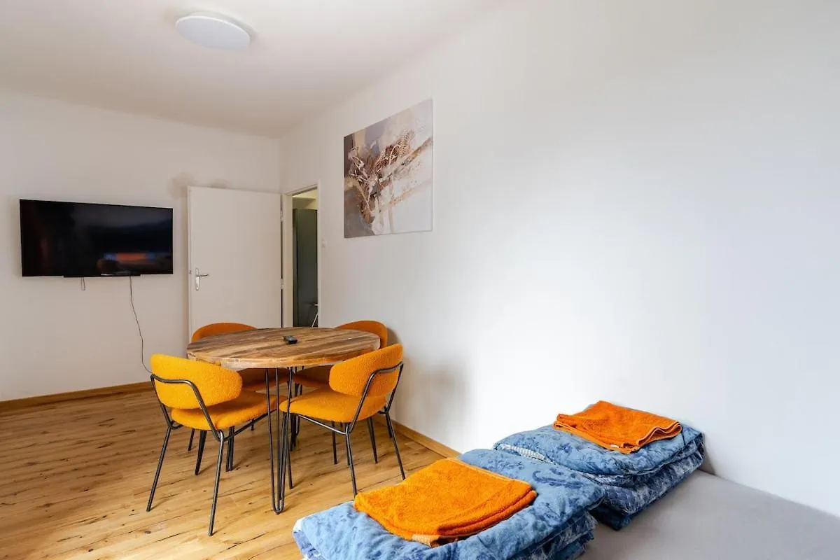 10 Minutes To City Centre And Next To Wien Hbf And Easy From Airport Bécs