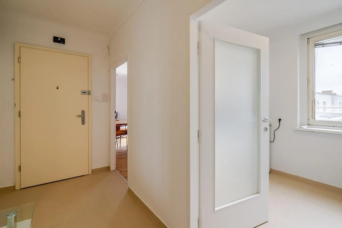 10 Minutes To City Centre And Next To Wien Hbf And Easy From Airport 0*, Bécs Ausztria